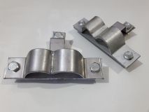 SOPORTE BAJADA POSTE EXTERIOR AL P/2 CABLE